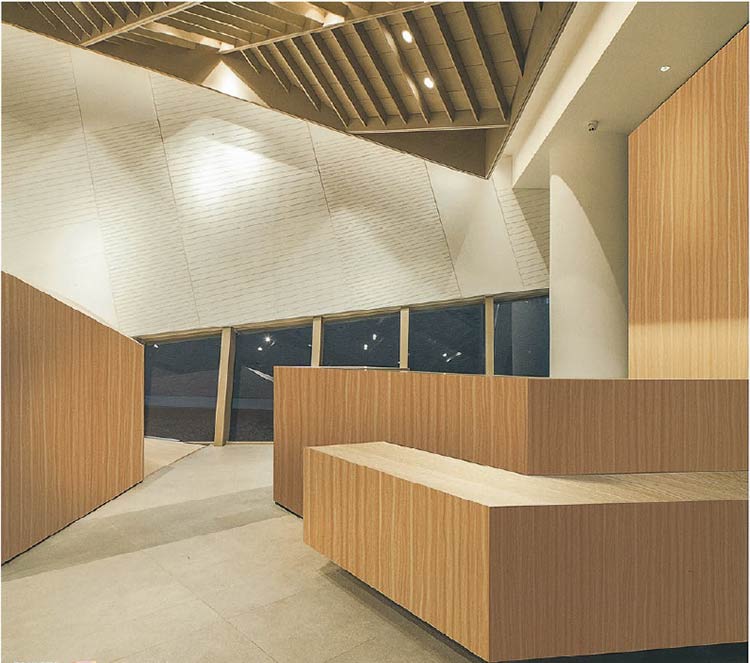 Meriv çawa dikare fîlima PVC-ya xwe-girêdayî berga pêşgotina we ji nû ve zindî bike?